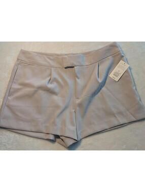 NWT Women's Khaki Dress Shorts Size 16